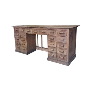 Super-Seat | A vintage wooden desk | Rustiek vintage houten bureau met meerdere lades, verweerde afwerking, open ruimte voor zitplaats. | Horecameubilair