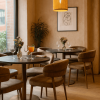 Super-Seat | Interieur des Restaurants: Fluwelen mit schönen Stühlen, runde Tafeln, Glas, Blumen, Kunstwerk und Kameraplatz in Tageslicht. | Horecameubilair
